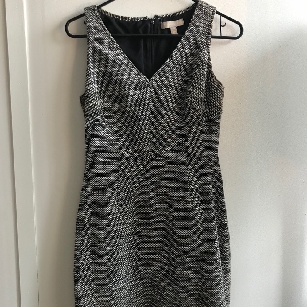 Cute work dress fitted in all the right places!